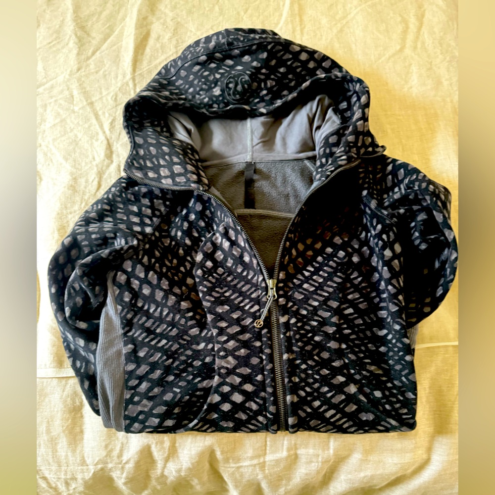 Lululemon scuba size 4